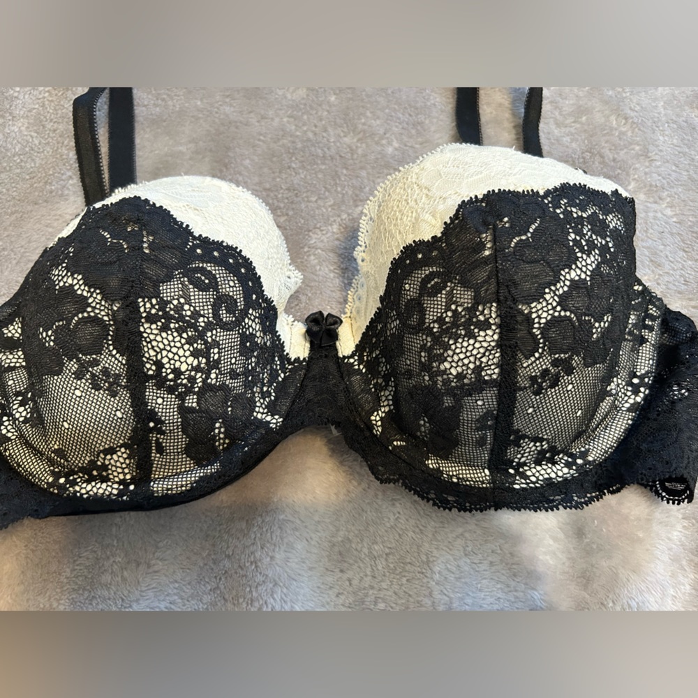 Victoria Secret dream angel Demi 34D